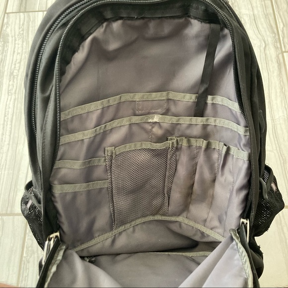 SOLD The North Face Jester backpack. EUC - Picture 2 of 4